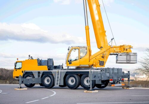 How to Transport a Small Mobile Crane Effectively